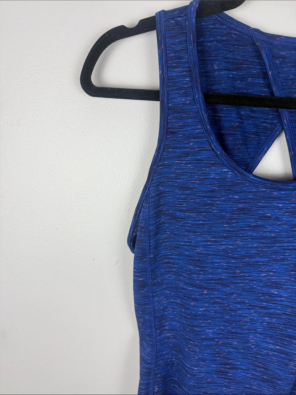 Old Navy Active Women's Go-Dry Fitted Racerback Tank with Keyhole/Twist Back - Picture 4 of 9